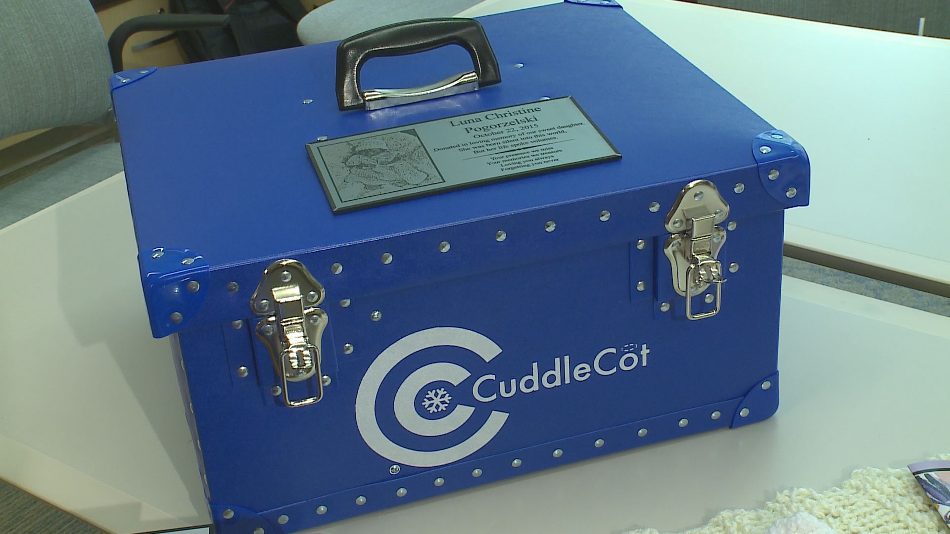 'Cuddle Cots' giving parents of stillborn babies more time to grieve
